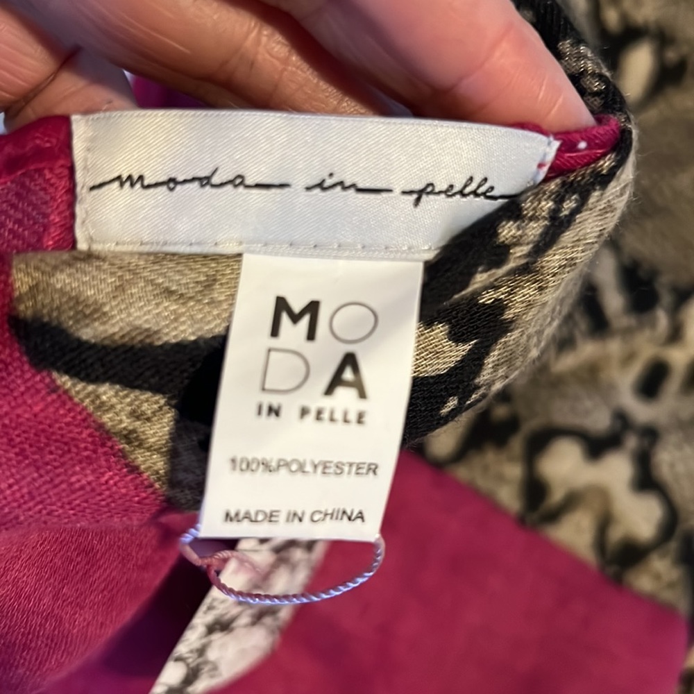 Beautiful Moda Scarf! - Picture 4 of 4